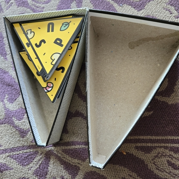 P For Pizza Yellow Party Game - Picture 3 of 5